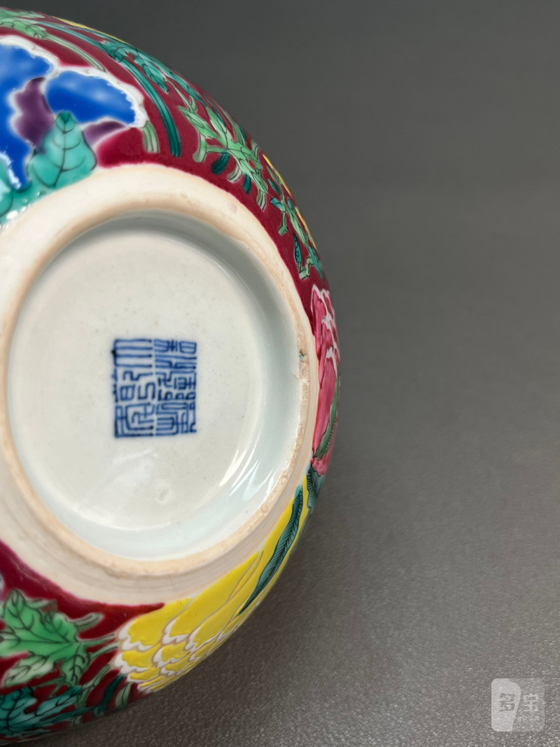清乾隆  胭脂红地粉彩九秋图卧足碗 - 图12